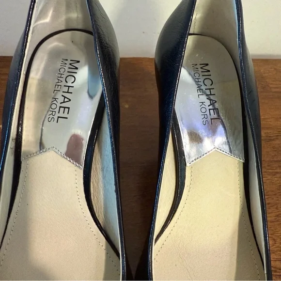 NWOT Michael Kors Black Leather Women's Pointed Toe Pumps Size 7.5 - Picture 3 of 8